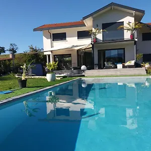 chambres-cuisine-piscine-spa-billards-airhockey-nature.hotels-rhonealpes.com/